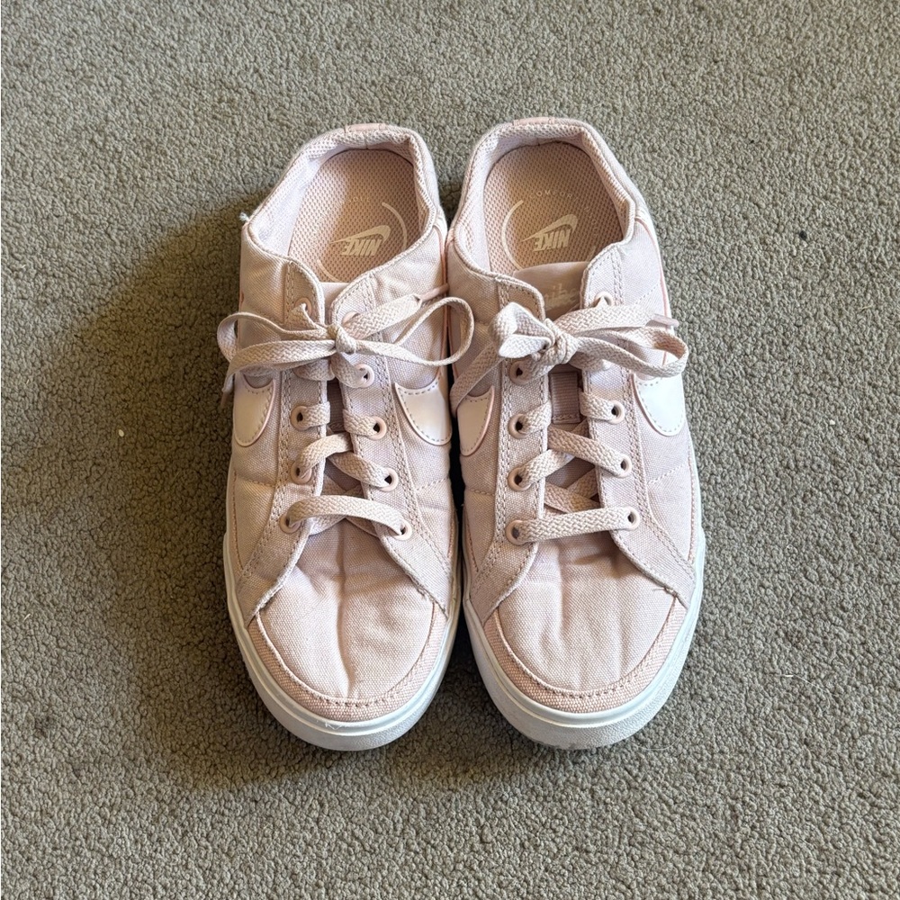 Women’s slip-on Nike shoes.